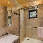 Cry, Alpes Agency, Chamonix, Sleeps 2-4