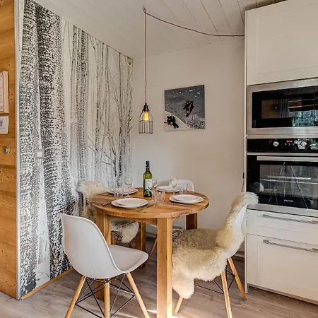 Apartment Cry, Alpes Agency, Central Chamonix, Sleeps 2-4 *