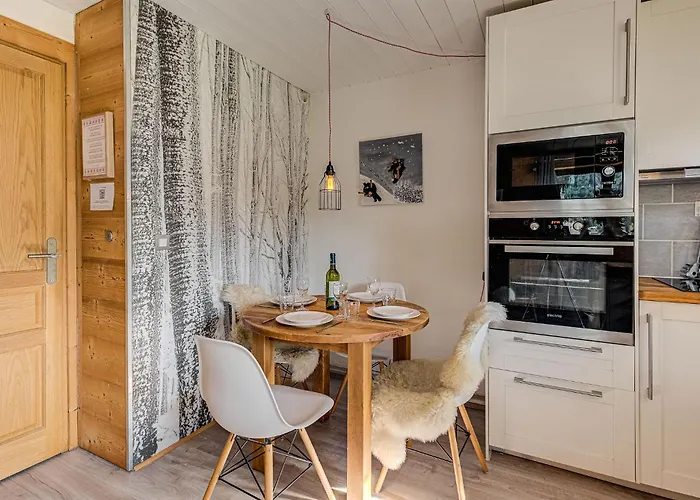 Apartment Cry, Alpes Agency, Central Chamonix, Sleeps 2-4 *